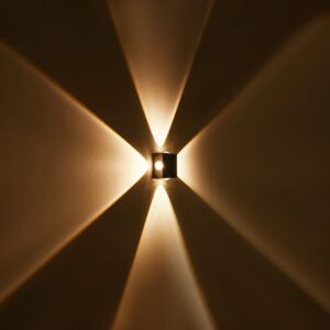 GLOBOSTAR® HIKARI 60686 Μοντέρνο Φωτιστικό Τοίχου – Απλίκα LED 8W 1000lm 30° AC 220-240V Αδιάβροχο IP65 Θερμό Λευκό 2700K – CREE XPE Chip & TÜV SÜD Driver – Μαύρο Ματ – Μ9 x Π4 x Υ9cm – 5 Χρόνια Εγγύηση