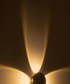 GLOBOSTAR® SOL 60689 Μοντέρνο Φωτιστικό Τοίχου – Απλίκα LED 8W 1000lm 30° AC 220-240V Αδιάβροχο IP65 Θερμό Λευκό 2700K – CREE XPE Chip & TÜV SÜD Driver – Μαύρο Ματ – Μ10 x Π5 x Υ10cm – 5 Χρόνια Εγγύηση