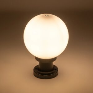 GLOBOSTAR® AGROS 61595 Φωτιστικό Κολωνάκι Κήπου με Ντουί 1 x E27 AC 220-240V Αδιάβροχο IP65 – Λευκό & Μάυρο – Μ20 x Π20 x Υ30cm