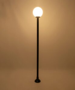 GLOBOSTAR® AGROS 61597 Φωτιστικό Κολωνάκι Κήπου με Ντουί 1 x E27 AC 220-240V Αδιάβροχο IP65 – Λευκό & Μάυρο – Μ30 x Π30 x Υ240cm