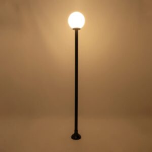 GLOBOSTAR® AGROS 61597 Φωτιστικό Κολωνάκι Κήπου με Ντουί 1 x E27 AC 220-240V Αδιάβροχο IP65 – Λευκό & Μάυρο – Μ30 x Π30 x Υ240cm