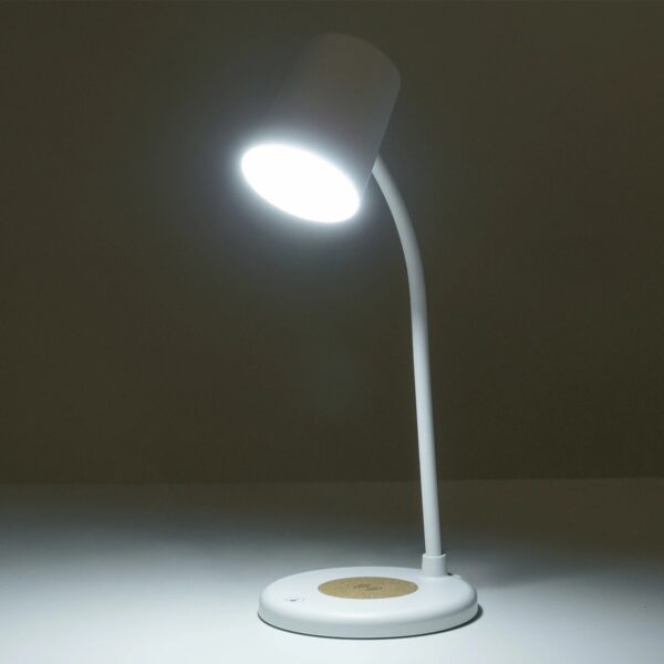 GLOBOSTAR® LUCORA 76555 Μοντέρνο Επιτραπέζιο Φωτιστικό Γραφείου με Ασύρματη Φόρτιση 10W 2A & 4W Bluetooth Ηχείο LED 3W 300lm 120° DC 5V με USB-C IP20 Ρυθμιζόμενο Λευκό CCT με Αφή 2700K/4500K/6000K Dimmable – Sanan SMD Chip – Λευκό – Μ12 x Π12 x Υ32cm – 2 Χρόνια Εγγύηση