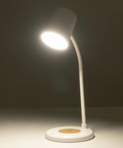 GLOBOSTAR® LUCORA 76555 Μοντέρνο Επιτραπέζιο Φωτιστικό Γραφείου με Ασύρματη Φόρτιση 10W 2A & 4W Bluetooth Ηχείο LED 3W 300lm 120° DC 5V με USB-C IP20 Ρυθμιζόμενο Λευκό CCT με Αφή 2700K/4500K/6000K Dimmable – Sanan SMD Chip – Λευκό – Μ12 x Π12 x Υ32cm – 2 Χρόνια Εγγύηση