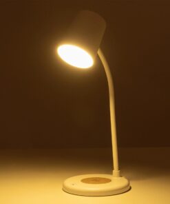 GLOBOSTAR® LUCORA 76555 Μοντέρνο Επιτραπέζιο Φωτιστικό Γραφείου με Ασύρματη Φόρτιση 10W 2A & 4W Bluetooth Ηχείο LED 3W 300lm 120° DC 5V με USB-C IP20 Ρυθμιζόμενο Λευκό CCT με Αφή 2700K/4500K/6000K Dimmable – Sanan SMD Chip – Λευκό – Μ12 x Π12 x Υ32cm – 2 Χρόνια Εγγύηση