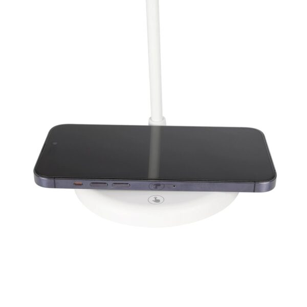 GLOBOSTAR® LUCORA 76555 Μοντέρνο Επιτραπέζιο Φωτιστικό Γραφείου με Ασύρματη Φόρτιση 10W 2A & 4W Bluetooth Ηχείο LED 3W 300lm 120° DC 5V με USB-C IP20 Ρυθμιζόμενο Λευκό CCT με Αφή 2700K/4500K/6000K Dimmable – Sanan SMD Chip – Λευκό – Μ12 x Π12 x Υ32cm – 2 Χρόνια Εγγύηση