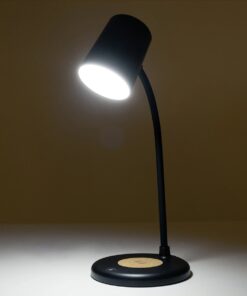GLOBOSTAR® LUCORA 76556 Μοντέρνο Επιτραπέζιο Φωτιστικό Γραφείου με Ασύρματη Φόρτιση 10W 2A & 4W Bluetooth Ηχείο LED 3W 300lm 120° DC 5V με USB-C IP20 Ρυθμιζόμενο Λευκό CCT με Αφή 2700K/4500K/6000K Dimmable – Sanan SMD Chip – Μαύρο – Μ12 x Π12 x Υ32cm – 2 Χρόνια Εγγύηση