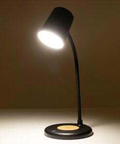 GLOBOSTAR® LUCORA 76556 Μοντέρνο Επιτραπέζιο Φωτιστικό Γραφείου με Ασύρματη Φόρτιση 10W 2A & 4W Bluetooth Ηχείο LED 3W 300lm 120° DC 5V με USB-C IP20 Ρυθμιζόμενο Λευκό CCT με Αφή 2700K/4500K/6000K Dimmable – Sanan SMD Chip – Μαύρο – Μ12 x Π12 x Υ32cm – 2 Χρόνια Εγγύηση