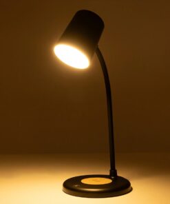 GLOBOSTAR® LUCORA 76556 Μοντέρνο Επιτραπέζιο Φωτιστικό Γραφείου με Ασύρματη Φόρτιση 10W 2A & 4W Bluetooth Ηχείο LED 3W 300lm 120° DC 5V με USB-C IP20 Ρυθμιζόμενο Λευκό CCT με Αφή 2700K/4500K/6000K Dimmable – Sanan SMD Chip – Μαύρο – Μ12 x Π12 x Υ32cm – 2 Χρόνια Εγγύηση
