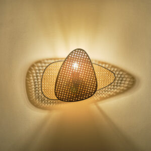 ΑΠΛΙΚΑ ΤΟΙΧΟΥ ΡΑΤΤΑΝ 1XE27 430Χ300mm ΚΑΦΕ-ΜΑΥΡΟ ARTE ILLUMINA KAI EUROLAMP – 144-33036