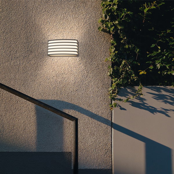 ΑΠΛΙΚΑ ΤΟΙΧΟΥ ΟΒΑΛ Ε27 200X100X90mm ΜΑΥΡΟ ARTE ILLUMINA EUROLAMP – 145-20240