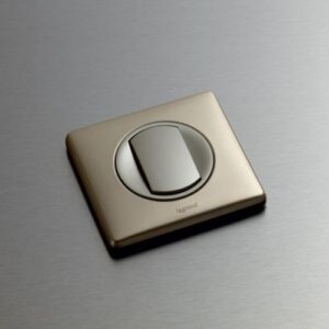 CELIANE ΠΛΑΚ. ΑΠΛΟΥ ΔΙΑΚΟΠΤΗ TITANIUM LEGRAND – 068301