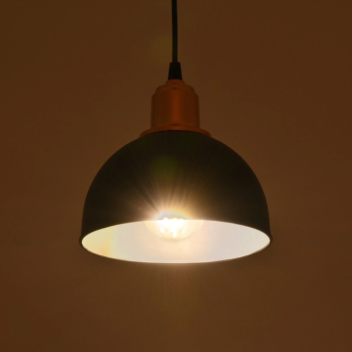 GLOBOSTAR® ΗUT 203-0145 Μοντέρνο Κρεμαστό Φωτιστικό Οροφής με Ντουί 1 x E27 AC 220-240V IP20 – Μάυρο & Χάλκινο – Μ18 x Π18 x Υ18cm