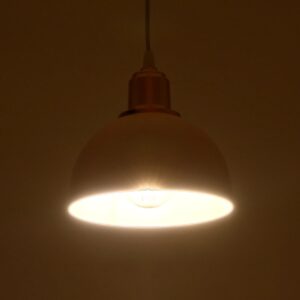 GLOBOSTAR® ΗUT 203-0147 Μοντέρνο Κρεμαστό Φωτιστικό Οροφής με Ντουί 1 x E27 AC 220-240V IP20 – Λευκό & Χρυσό – Μ18 x Π18 x Υ18cm