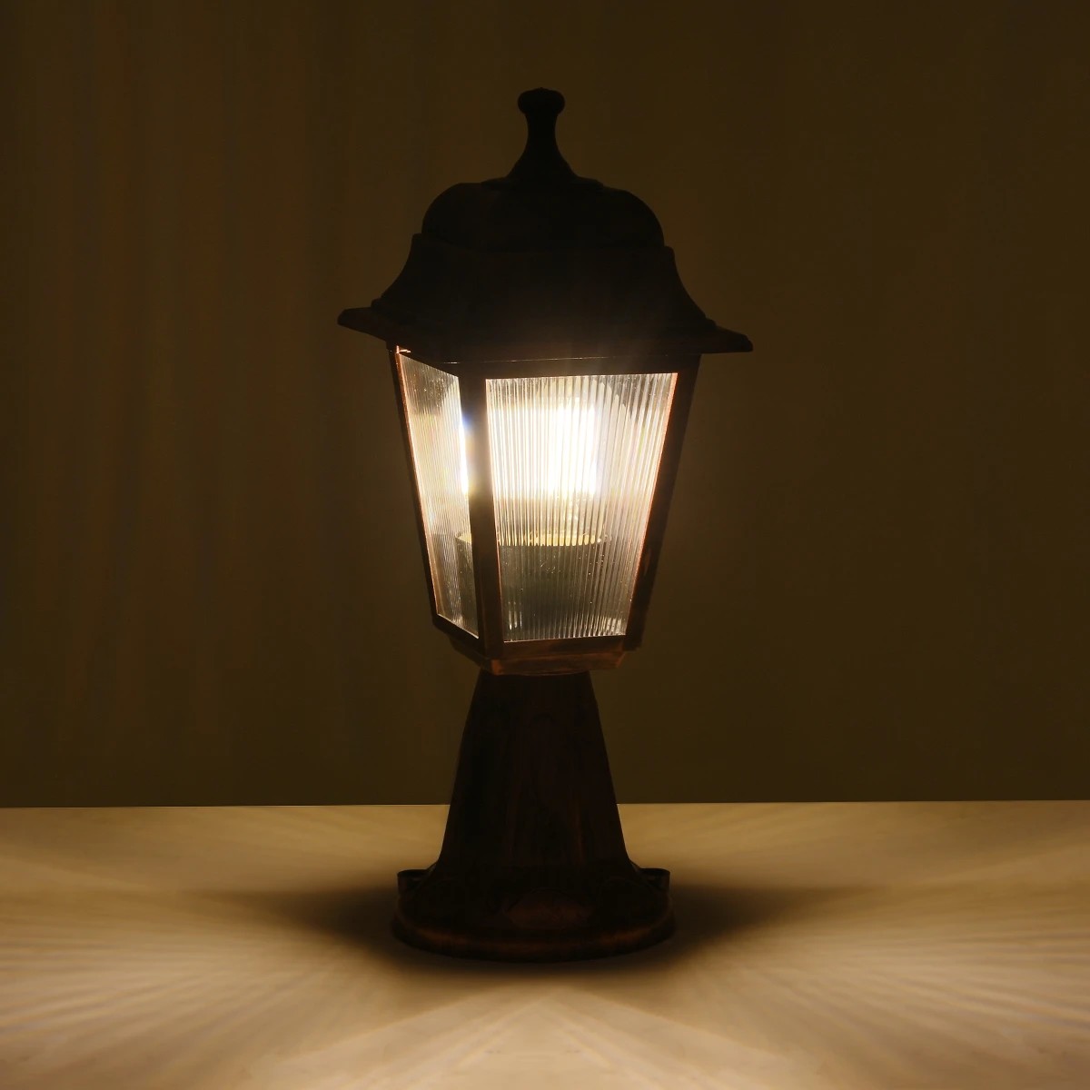 GloboStar® SOLME 203-0215 Vintage Επιδαπέδιο Φωτιστικό Φαναράκι Μονόφωτο 1 x E27 IP44 Χάλκινο & Διάφανο Πλαστικό – Μ22 x Π22 x Υ40cm