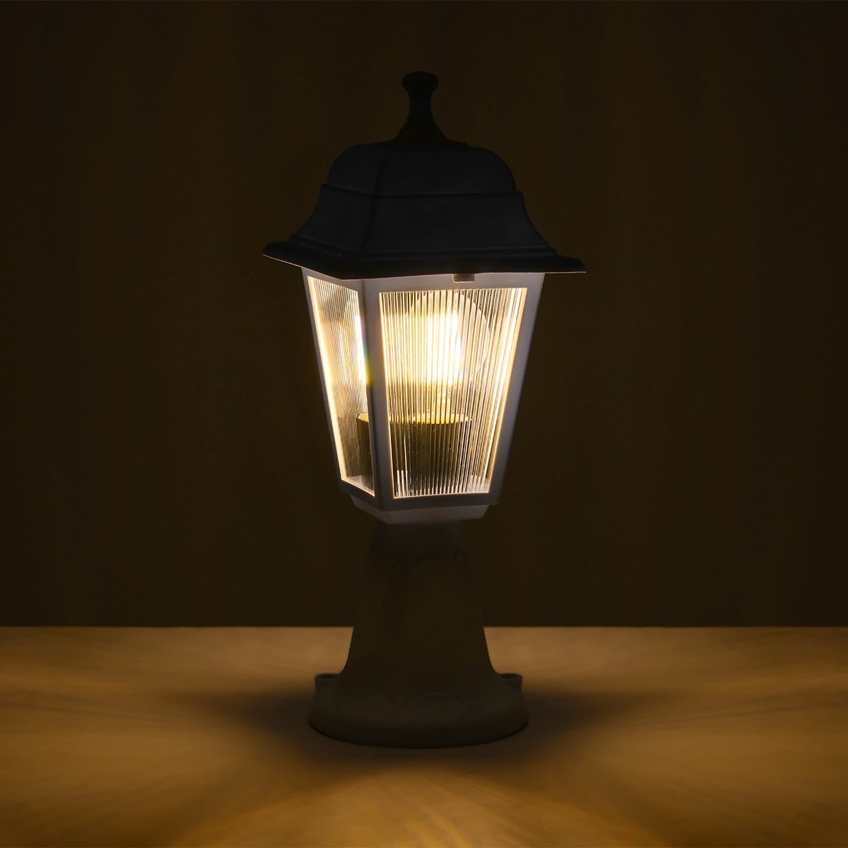 GloboStar® SOLME 203-0220 Vintage Επιδαπέδιο Φωτιστικό Φαναράκι Μονόφωτο 1 x E27 IP44 Λευκό & Διάφανο Πλαστικό – Μ22 x Π22 x Υ40cm