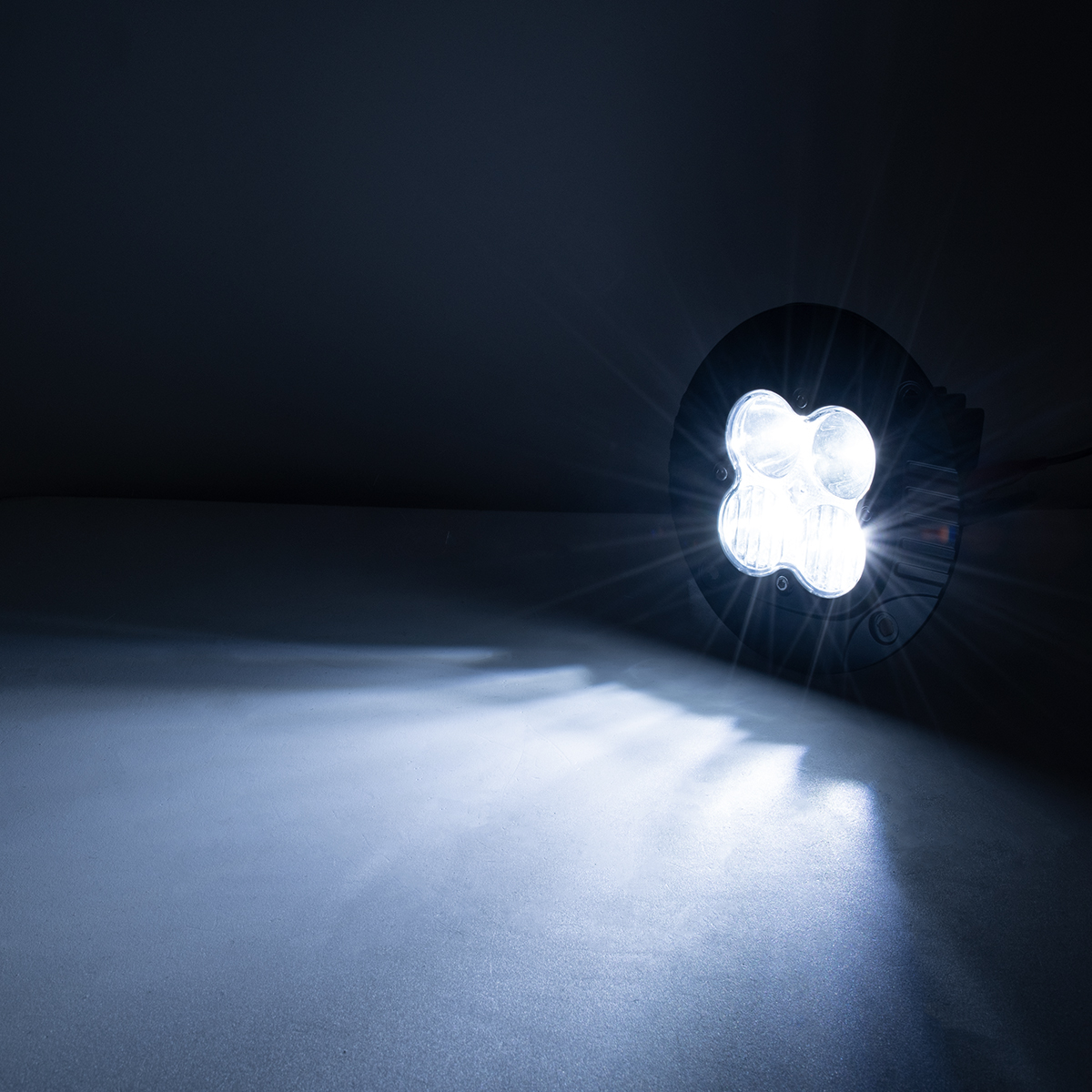 GloboStar® 85444 PRO Series Χωνευτός Προβολέας Εργασίας – Φώτα Ημέρας – Working Light – DRL για Αυτοκίνητα & Φορτηγά LED CREE XBD 20W 2000lm DC 10-30V Αδιάβροχο IP65 Ψυχρό Λευκό 6000K & RGB