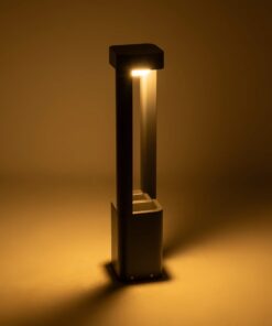 GLOBOSTAR® ΜΟΝΕΒΟΟ 90543 Φωτιστικό Κολωνάκι Κήπου LED 15W 1500lm 60° AC 220-240V Αδιάβροχο IP65 Θερμό Λευκό 2700K – Γκρι Ανθρακί – Μ12 x Π12 x Υ60.5cm – 3 Χρόνια Εγγύηση