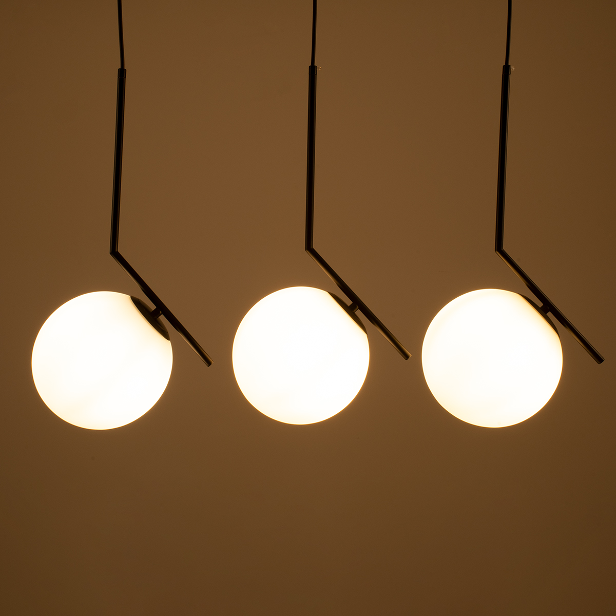 GLOBOSTAR® MONROE 00954 Μοντέρνο Κρεμαστό Φωτιστικό Οροφής με Ντουί 3 x E27 AC 220-240V IP20 - Μαύρο & Λευκό - Μ74 x Π25 x Υ50cm - Image 3