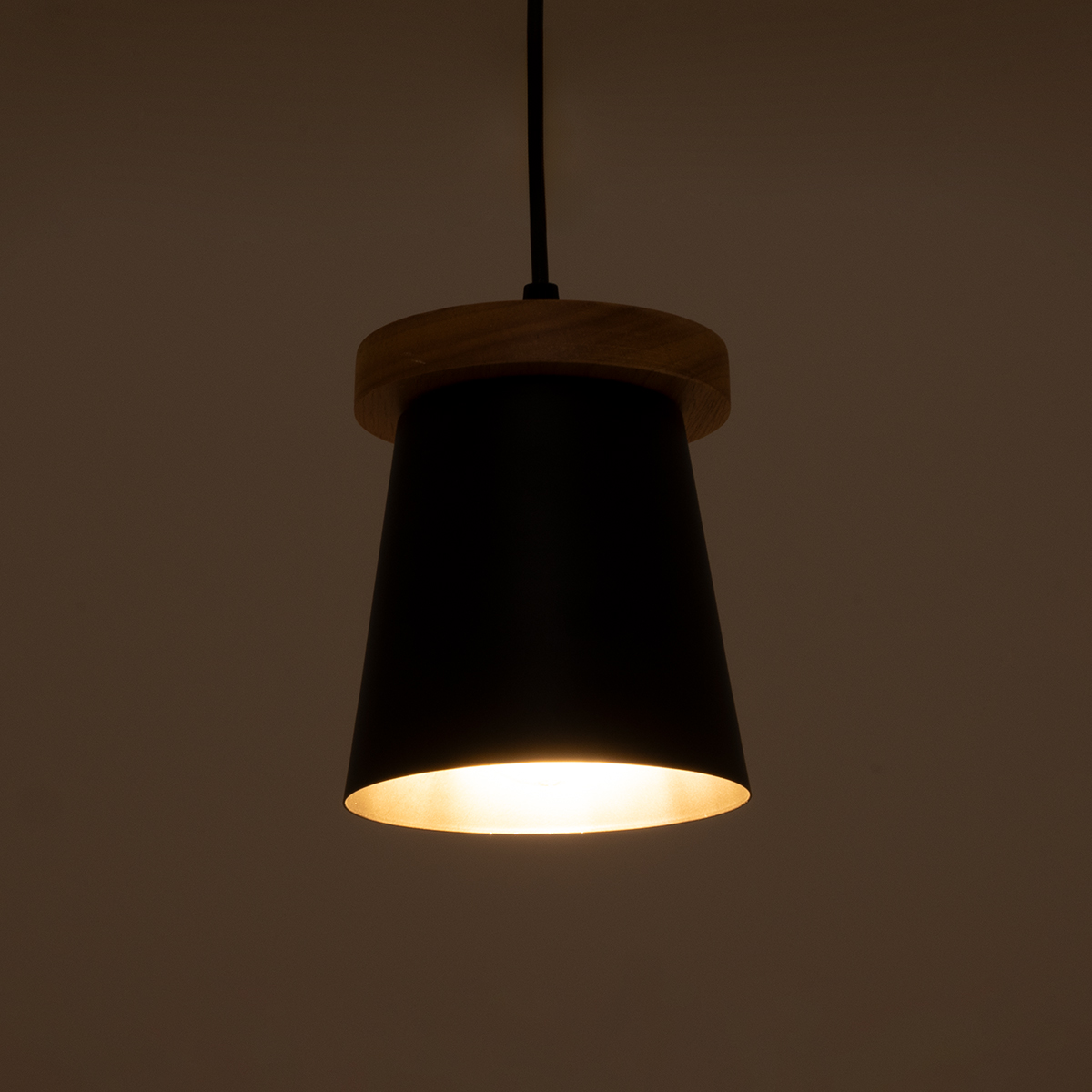 GLOBOSTAR® LANA 01424 Μοντέρνο Κρεμαστό Φωτιστικό Οροφής με Ντουί 1 x E27 AC 220-240V IP20 - Μαύρο & Καφέ - Μ13 x Π13 x Y17cm - Image 3