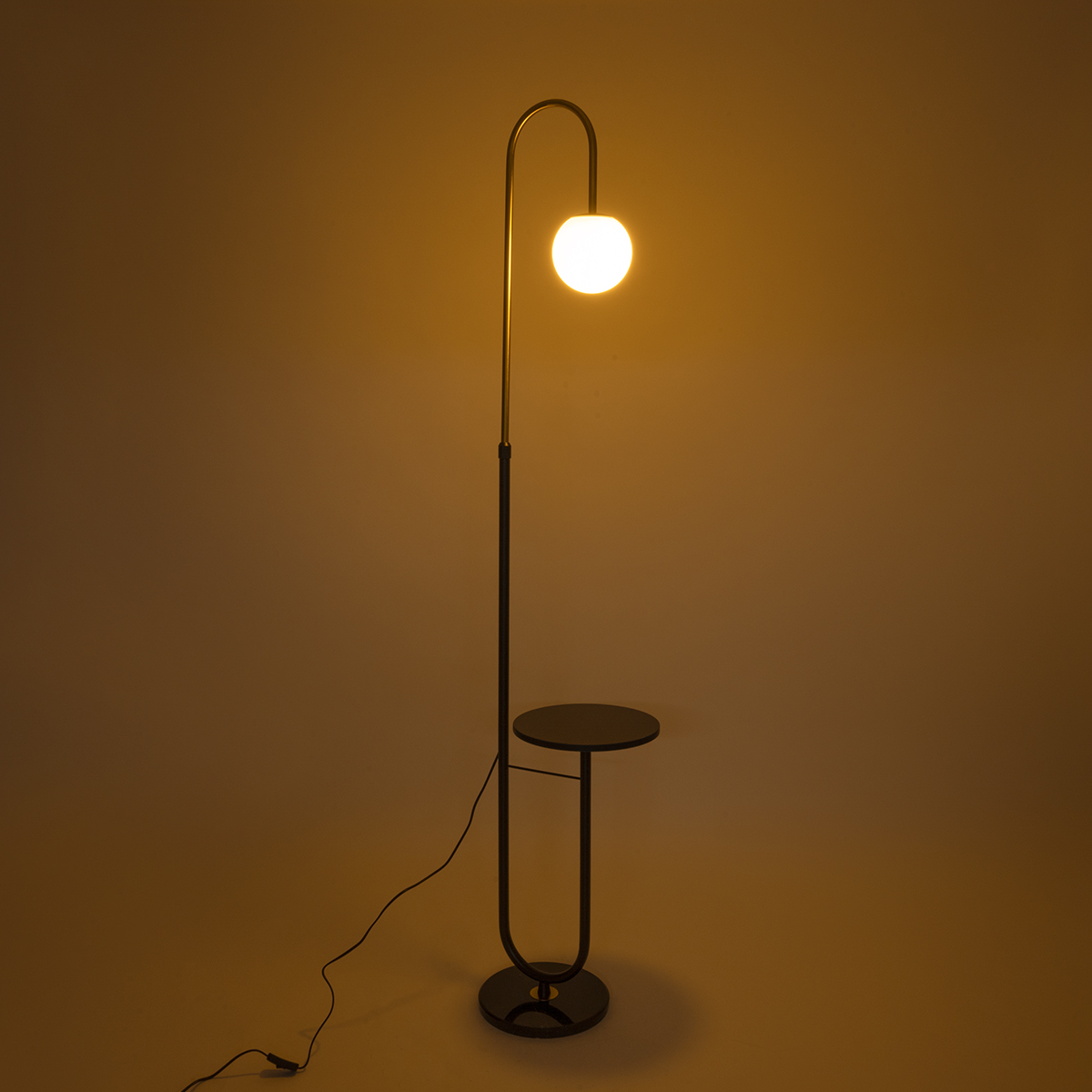GLOBOSTAR® CORDELIA 02024 Μοντέρνο Επιδαπέδιο Φωτιστικό με Ντουί 1 x E27 AC 220-240V IP20 - Μαύρο & Χρυσό - Μ30 x Π38 x Υ180cm - Image 10