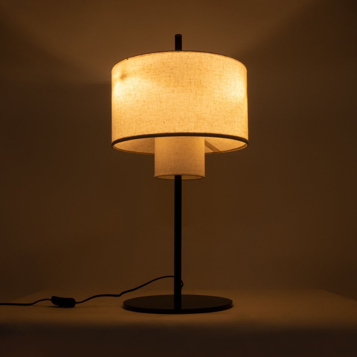 GLOBOSTAR® MARIGOLD 02227 Μοντέρνο Επιτραπέζιο Φωτιστικό Πορτατίφ με Ντουί 3 x E27 AC 220-240V IP20 - Μαύρο & Μπεζ - M36 x Π36 x Υ70cm - Image 8