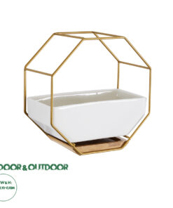 GloboStar® Artificial Garden MANDRITE 20556 Διακοσμητικό Κεραμικό Κασπώ Γλάστρα - Flower Pot Λευκό με Χρυσό Μεταλλικό Πλέγμα και Καφέ Ξύλινη Βάση Μ18 x Π10 x Υ18cm