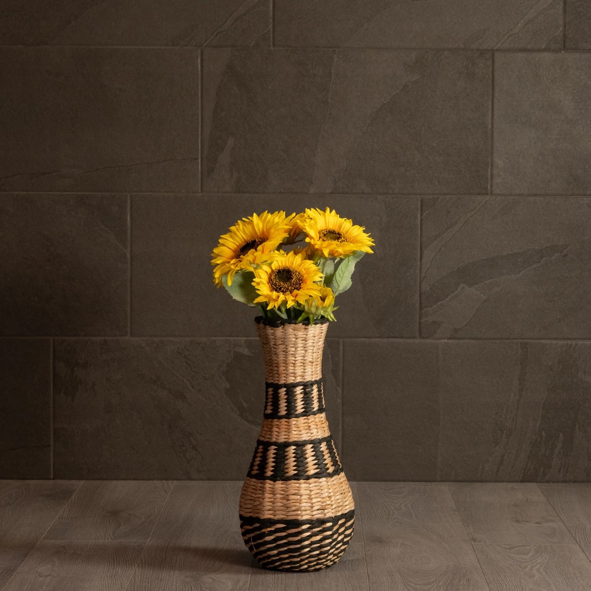 GloboStar® Artificial Garden MONTMARTRE 21227 Διακοσμητικό Πλεκτό Καλάθι - Κασπώ Γλάστρα - Flower Pot Μπεζ με Μαύρο Π20 x M20 x Υ42cm - Image 7
