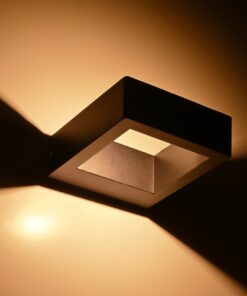 kelvo® AURA KLV-101-0116 Φωτιστικό Τοίχου / Απλίκα LED 7W 875lm 45° AC 220-240V Αδιάβροχο IP65 Θερμό Λευκό 2700K – Bridgelux COB Chip & TÜV SÜD Driver – Μαύρο Ματ – Μ13 x Π15 x Υ4.5cm – 5 Χρόνια Εγγύηση