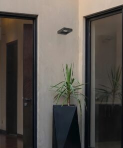 kelvo® AURA KLV-101-0116 Φωτιστικό Τοίχου / Απλίκα LED 7W 875lm 45° AC 220-240V Αδιάβροχο IP65 Θερμό Λευκό 2700K – Bridgelux COB Chip & TÜV SÜD Driver – Μαύρο Ματ – Μ13 x Π15 x Υ4.5cm – 5 Χρόνια Εγγύηση