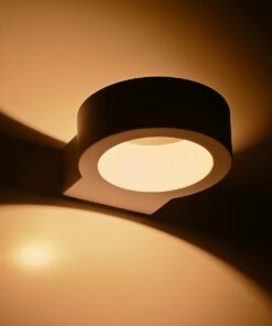 kelvo® AURA KLV-101-0115 Φωτιστικό Τοίχου / Απλίκα LED 7W 875lm 45° AC 220-240V Αδιάβροχο IP65 Θερμό Λευκό 2700K – Bridgelux COB Chip & TÜV SÜD Driver – Λευκό Ματ – Μ15 x Π13 x Υ4.5cm – 5 Χρόνια Εγγύηση