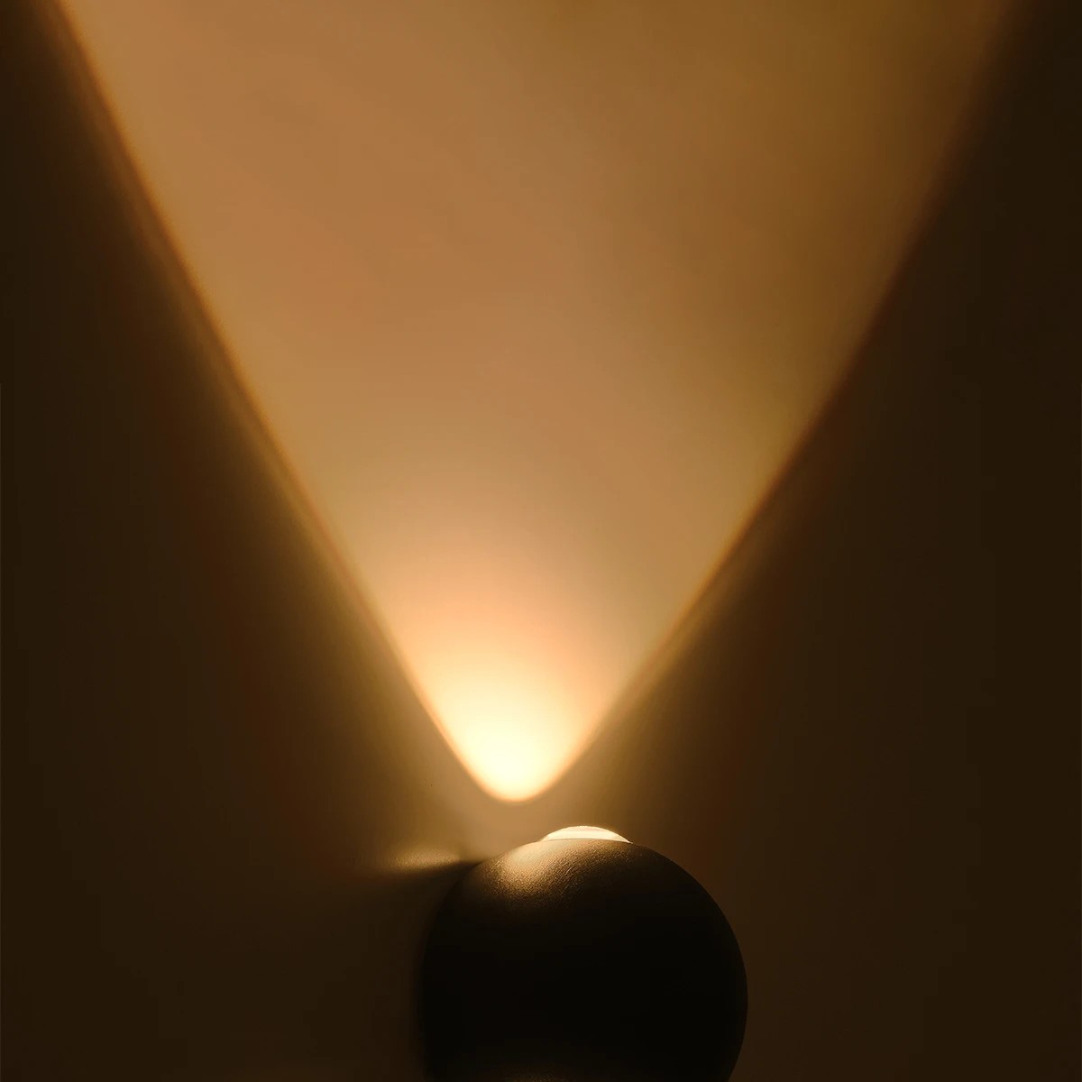 GLOBOSTAR® VEGA 60672 Μοντέρνο Φωτιστικό Τοίχου - Απλίκα LED 6W 750lm 30° AC 220-240V Αδιάβροχο IP65 Θερμό Λευκό 2700K - Bridgelux COB Chip & TÜV SÜD Driver - Μαύρο Ματ - Μ10 x Π7.5 x Υ10cm - 5 Χρόνια Εγγύηση - Image 9