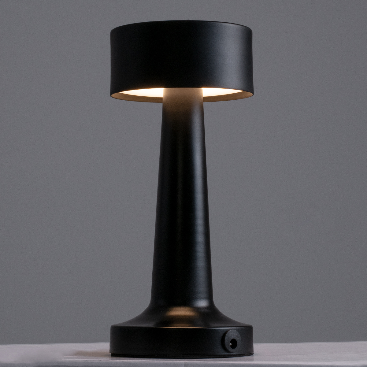 GloboStar® BELLA 76503 Επαναφορτιζόμενο Επιτραπέζιο Φωτιστικό Πορτατίφ LED 1.5W 105lm 120° DC 5V IP44 Θερμό Λευκό 2700K Dimmable Μαύρο Αλουμίνιο - Μ9 x Π9 x Υ21cm - 2 Xρόνια Εγγύηση - Image 3