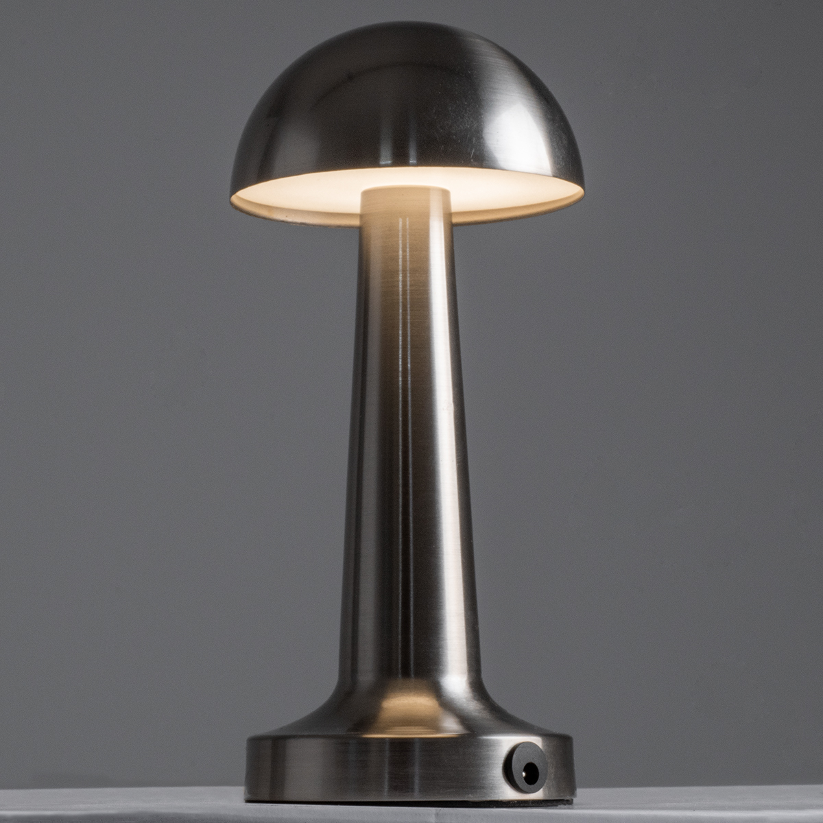 GloboStar® COCO 76510 Επαναφορτιζόμενο Επιτραπέζιο Φωτιστικό Πορτατίφ LED 1.5W 105lm 120° DC 5V IP44 Θερμό Λευκό 2700K Dimmable Ασημί Αλουμίνιο - Μ10 x Π10 x Υ22cm - 2 Xρόνια Εγγύηση - Image 3