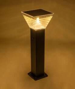 GLOBOSTAR® VEGGIE 90524 Φωτιστικό Κολωνάκι Κήπου LED 10W 500lm 120° με Ενσωματωμένο Φωτοβολταϊκό Panel 6V 2W & Επαναφορτιζόμενη Μπαταρία Li-ion 3.2V 6000mAh με Αισθητήρα Ημέρας-Νύχτας Αδιάβροχο IP65 All in One CCT 6000K-4500K – Sanan SMD Chip – Μαύρο – Μ19.5 x Π19.5 x Υ60cm – 2 Χρόνια Εγγύηση