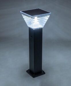 GLOBOSTAR® VEGGIE 90524 Φωτιστικό Κολωνάκι Κήπου LED 10W 500lm 120° με Ενσωματωμένο Φωτοβολταϊκό Panel 6V 2W & Επαναφορτιζόμενη Μπαταρία Li-ion 3.2V 6000mAh με Αισθητήρα Ημέρας-Νύχτας Αδιάβροχο IP65 All in One CCT 6000K-4500K – Sanan SMD Chip – Μαύρο – Μ19.5 x Π19.5 x Υ60cm – 2 Χρόνια Εγγύηση